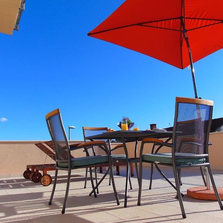 Apartments Red And Blue Mlini Exterior photo